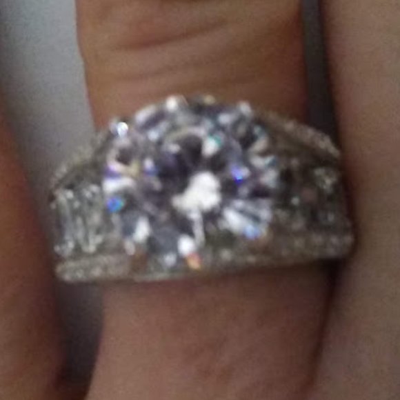 Pretty "Diamond" solitaire ring in silver size 7 - Picture 2 of 7